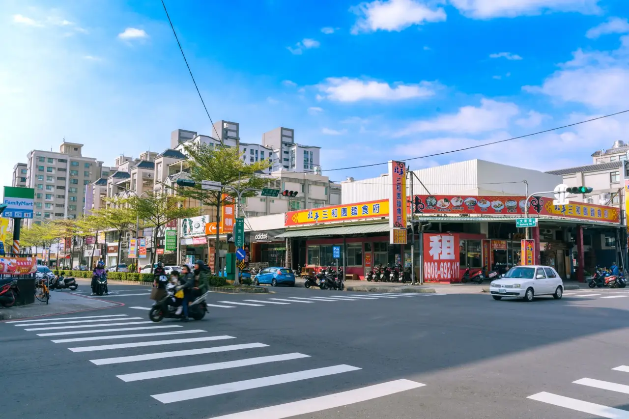 高层建筑亮化工程中LED洗墙灯的关键技术参数解析