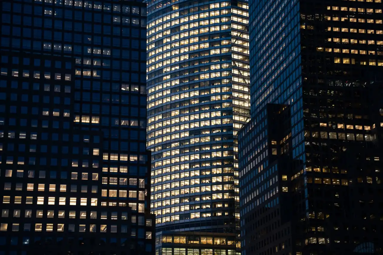 超高层建筑夜景照明设计方案及灯具安装关键技术解析正文配图 1