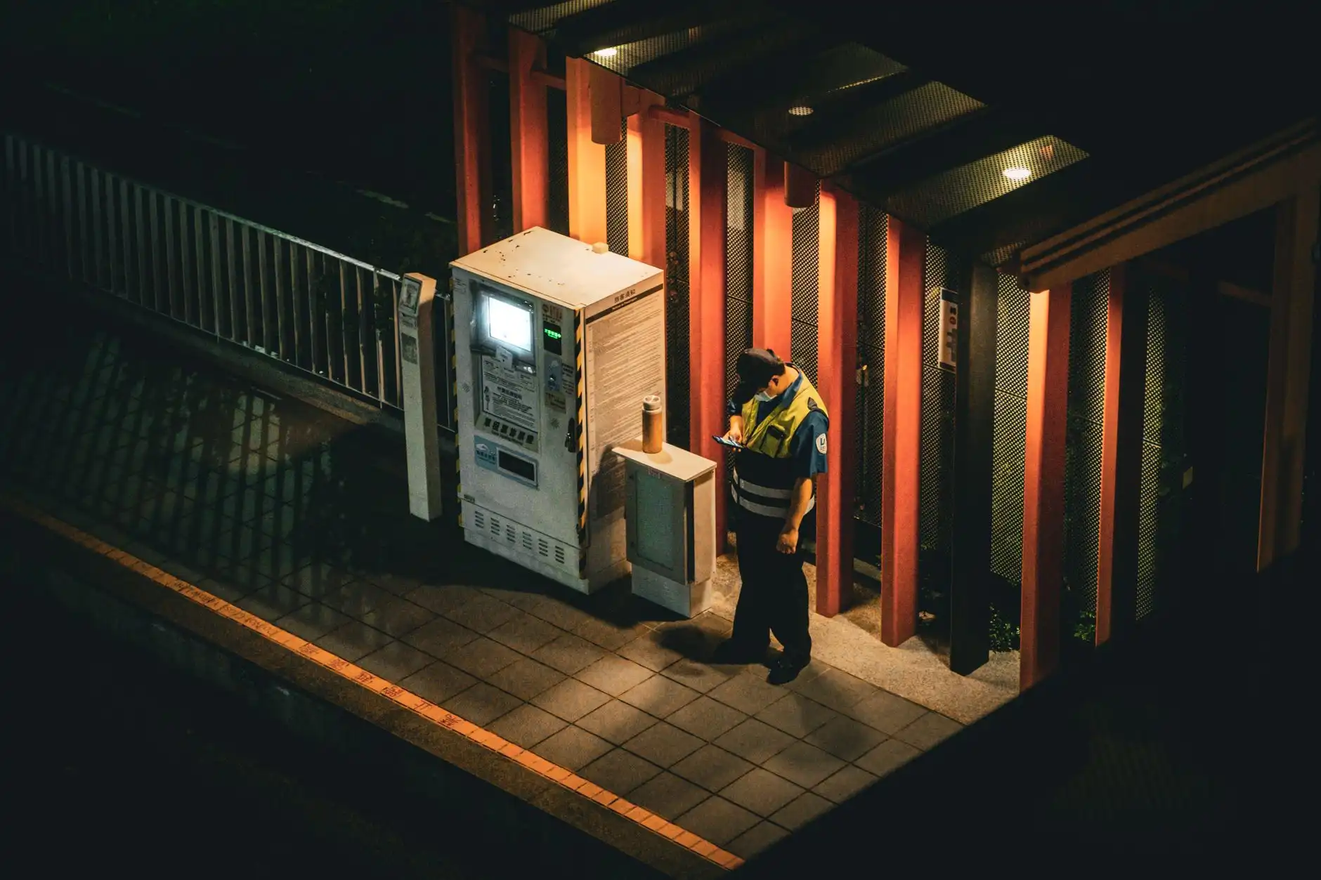 建筑亮化设计中LED洗墙灯与点光源的搭配技巧