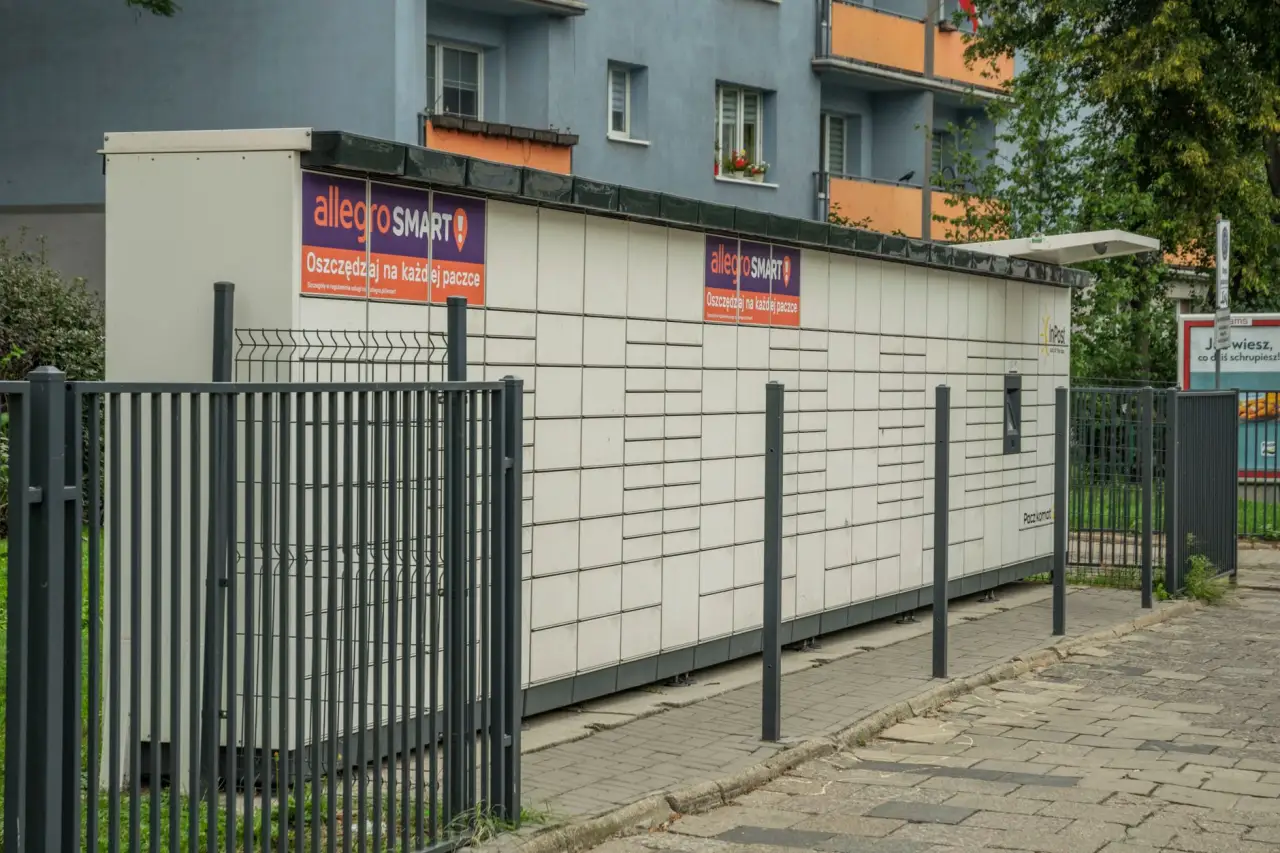LED洗墙灯与点光源在商业建筑亮化中的协同应用方案