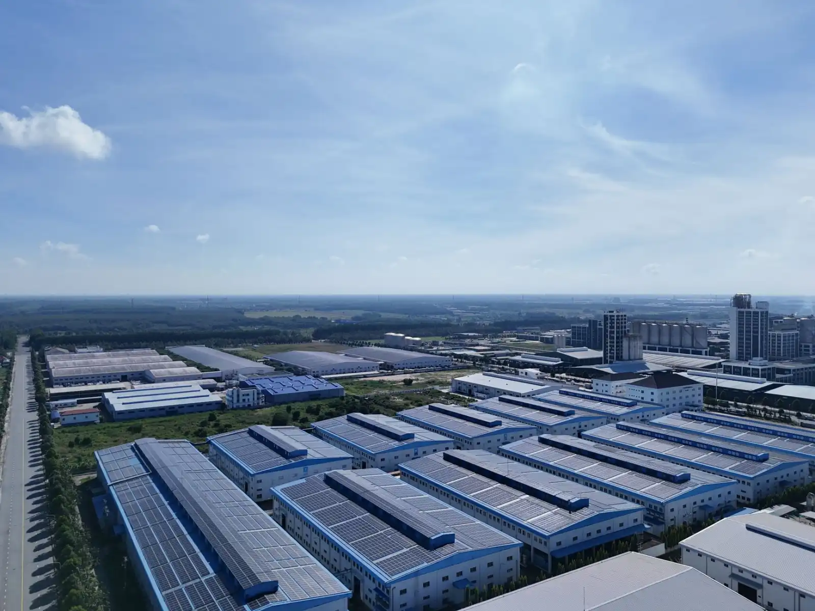 LED洗墙灯与点光源在建筑亮化工程中的选型对比