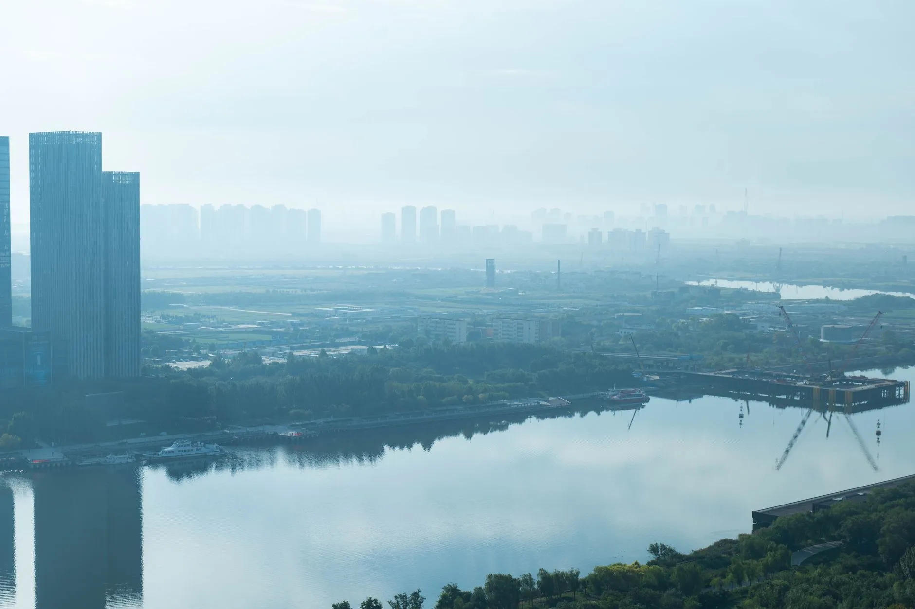 建筑亮化工程中LED洗墙灯与点光源的搭配设计要点分析