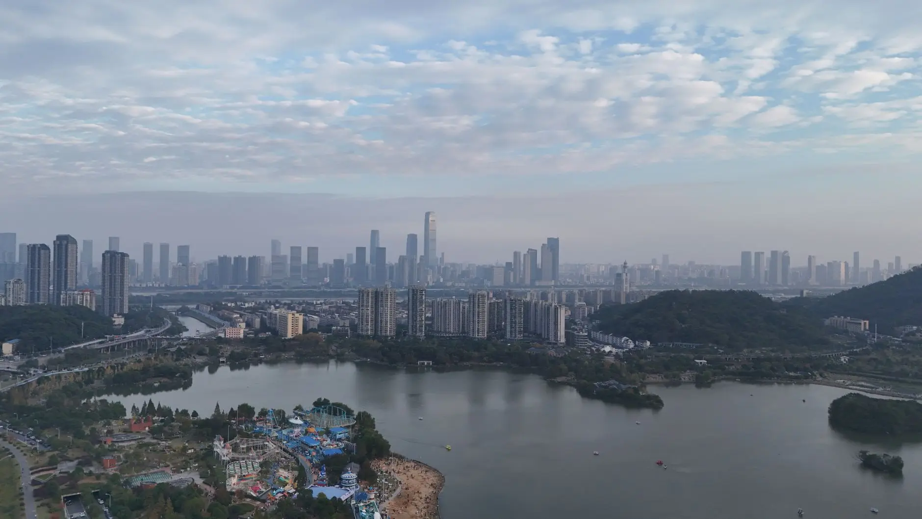 建筑亮化项目中LED洗墙灯与点光源的选型对比分析