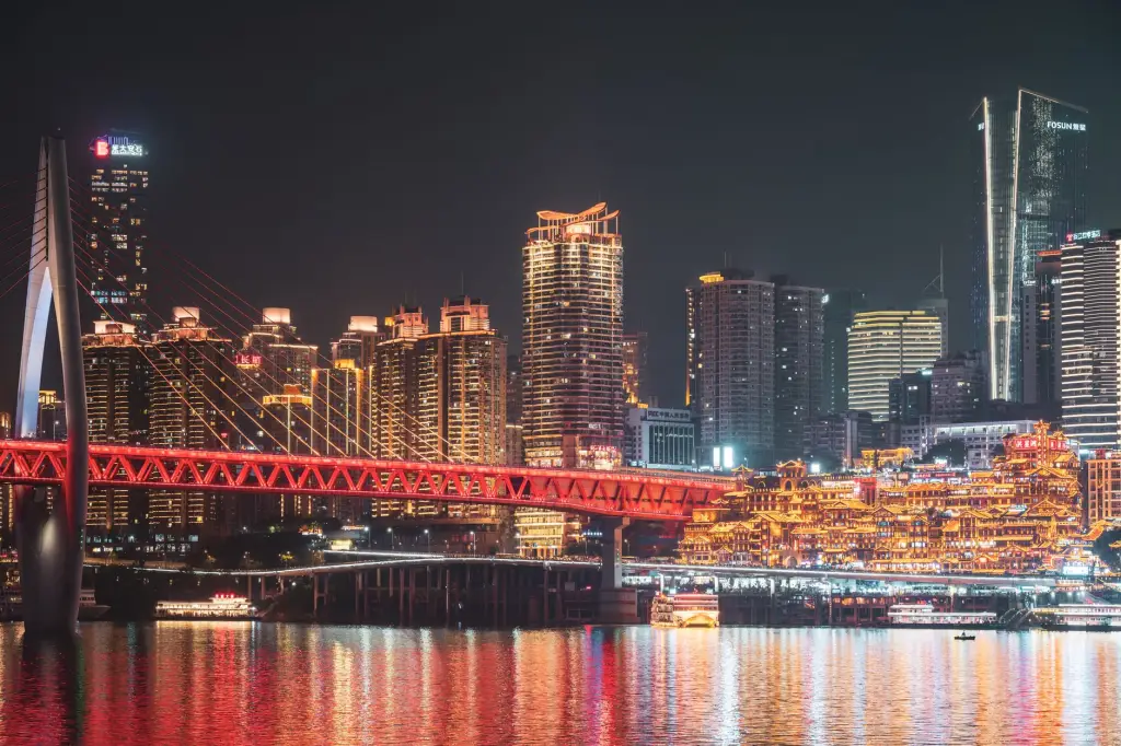 建筑亮化工程中LED洗墙灯与点光源的协同设计方案解析