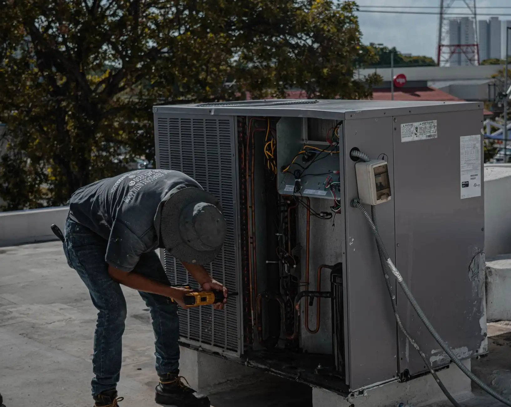 建筑亮化工程中LED洗墙灯与点光源的选型要点解析