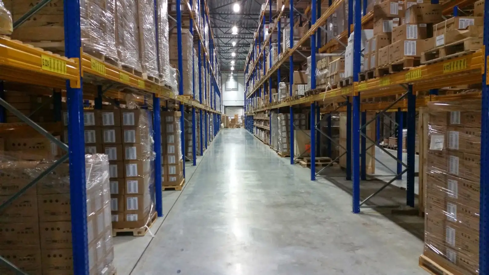 LED洗墙灯与点光源在商业建筑亮化工程中的组合应用方案