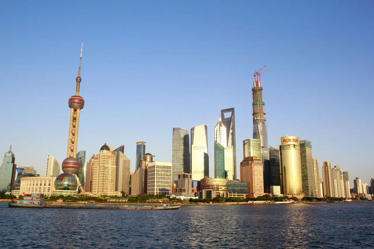2025年建筑亮化工程中LED洗墙灯技术参数对比与选型建议