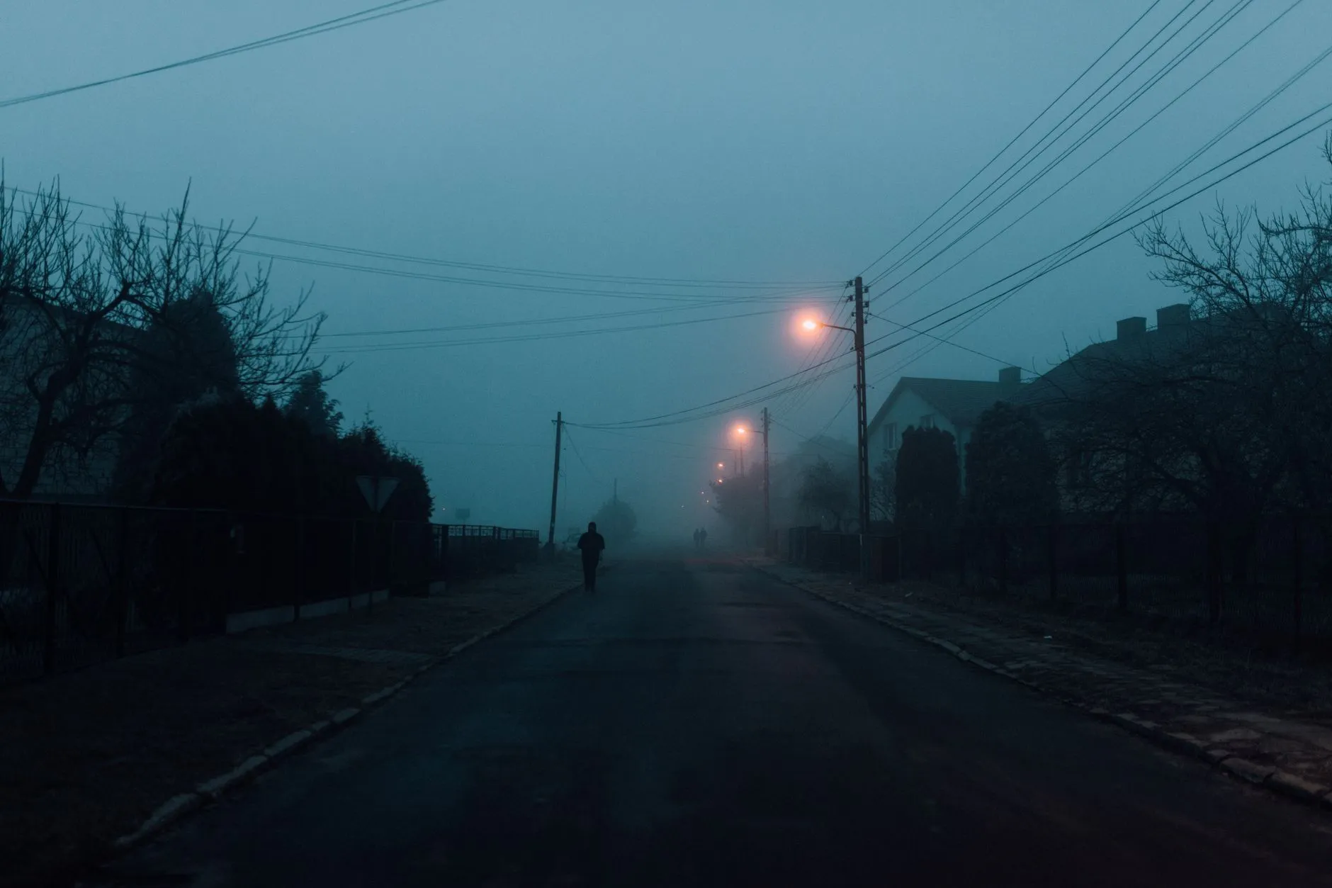 商业建筑夜景照明方案：点光源布局对视觉层次的影响分析