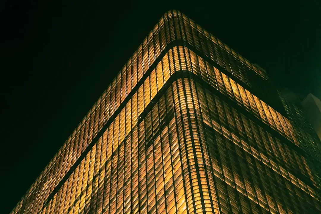 杭州明灯科技：高层建筑夜景照明工程中LED洗墙灯应用技术要点正文配图 2
