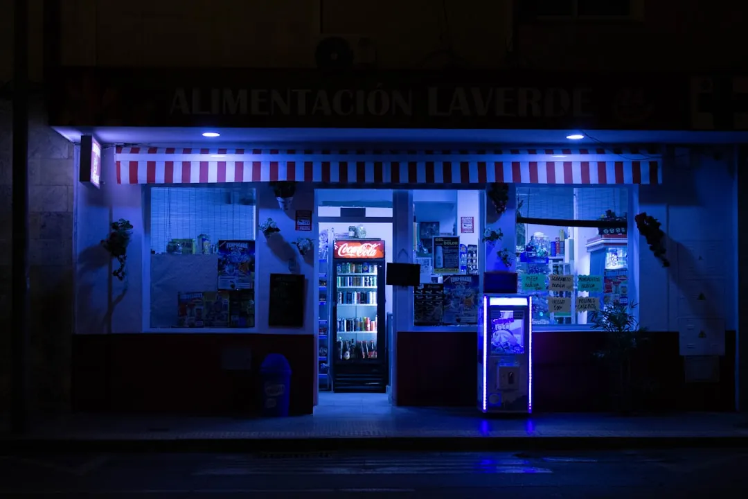 LED洗墙灯与点光源在建筑夜景工程中的选型对比分析