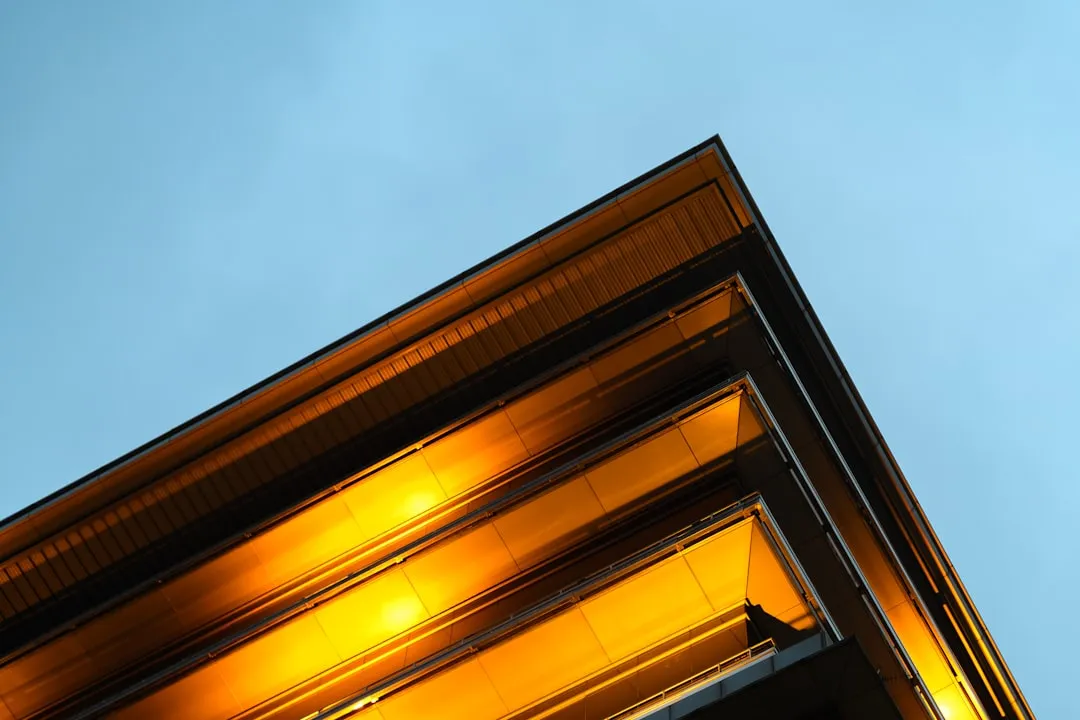 LED洗墙灯与点光源在建筑夜景工程中的协同应用分析正文配图 2