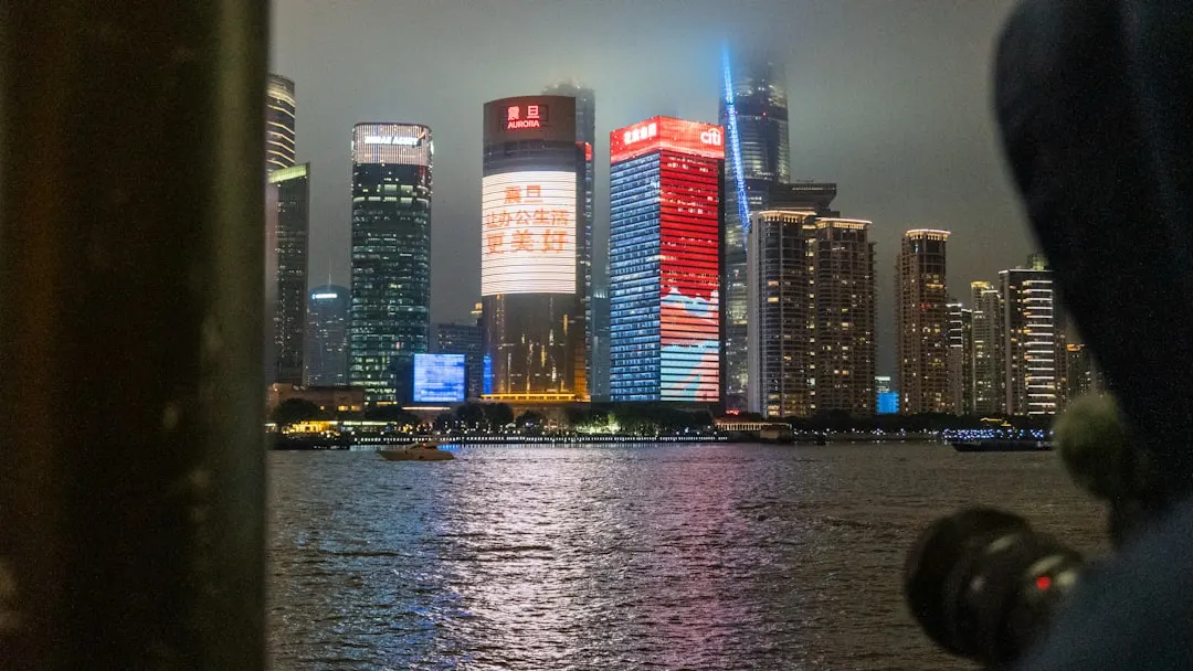 建筑亮化工程中LED洗墙灯与点光源的选型对比分析