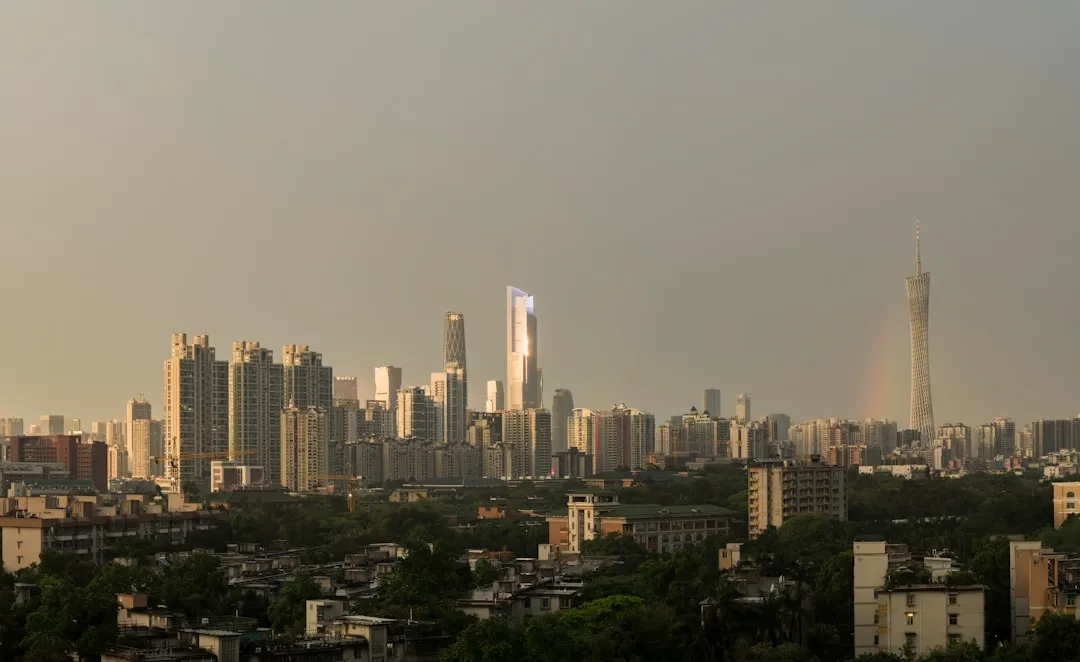 LED洗墙灯与点光源在建筑亮化中的协同方案解析