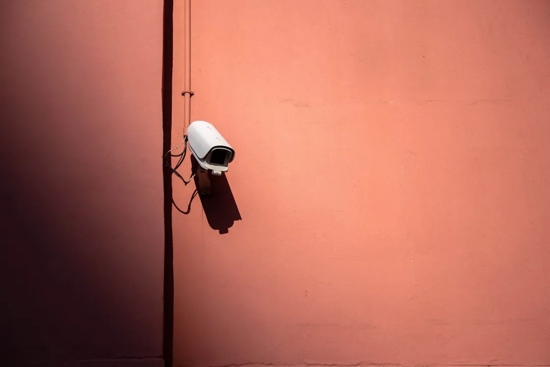 LED洗墙灯散热结构对建筑亮化工程寿命的影响分析