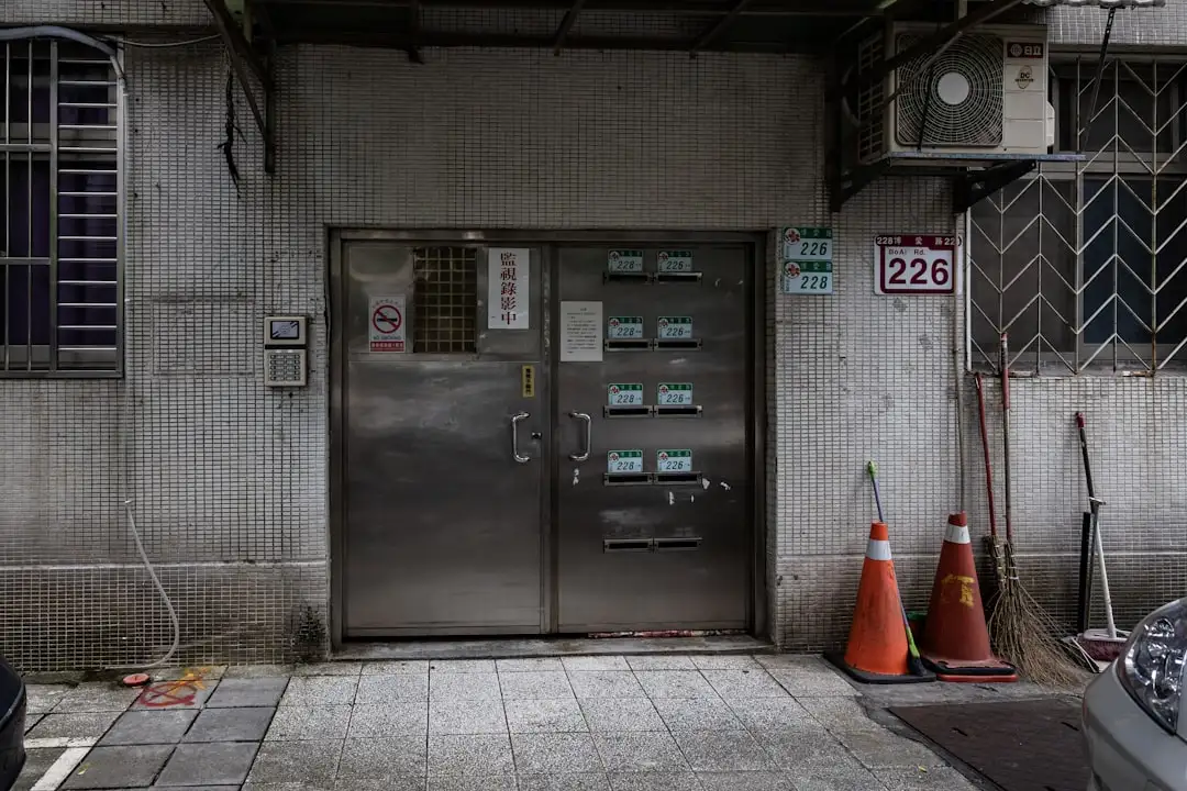 城市地标建筑夜景照明设计中LED洗墙灯与点光源的协同应用