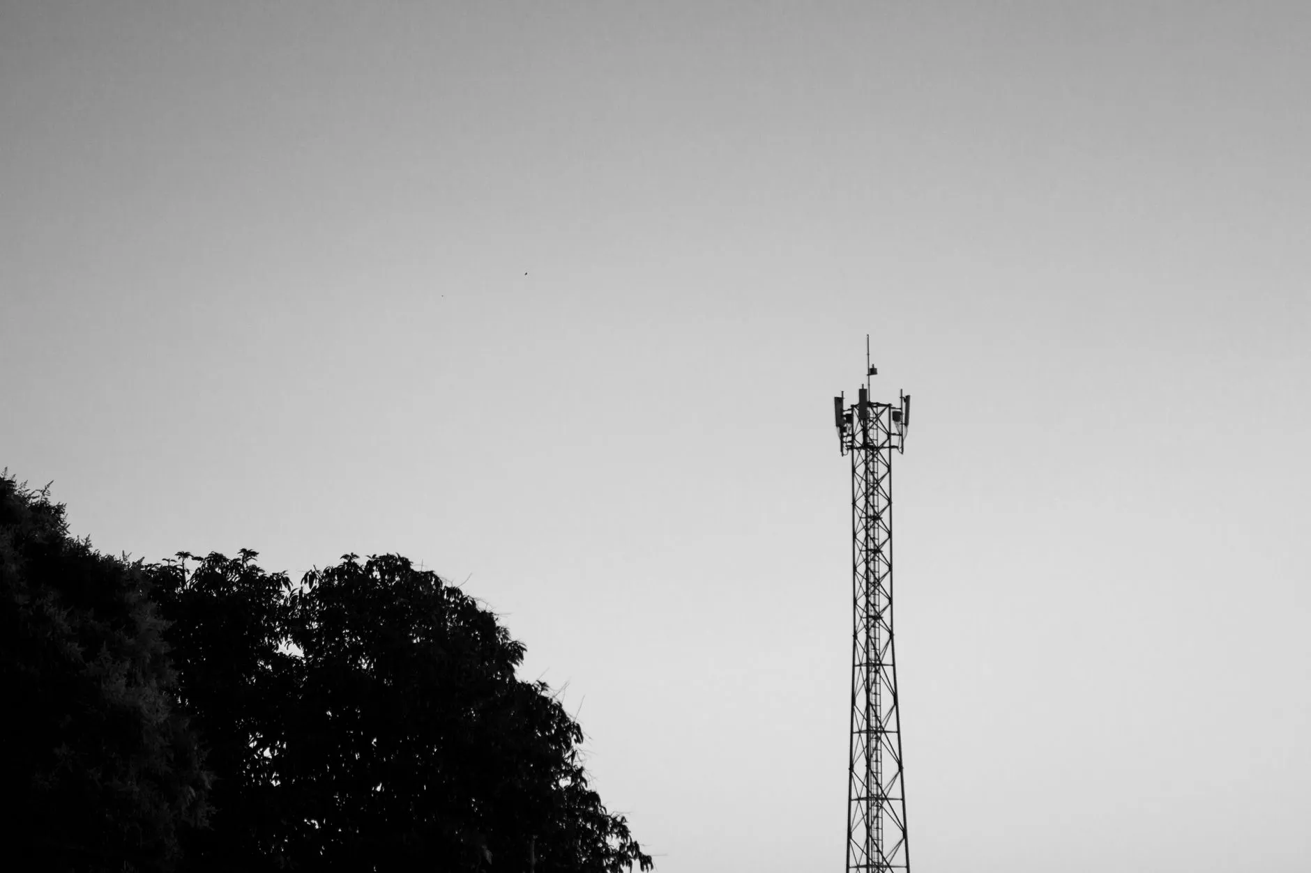 杭州明灯科技LED洗墙灯与点光源在建筑夜景工程中的应用解析