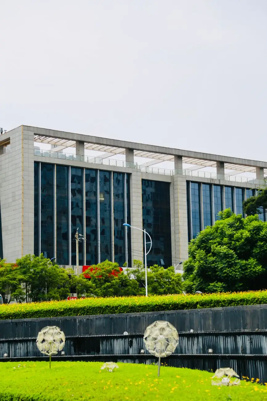 杭州明灯科技：商业建筑夜景照明工程的设计与施工流程