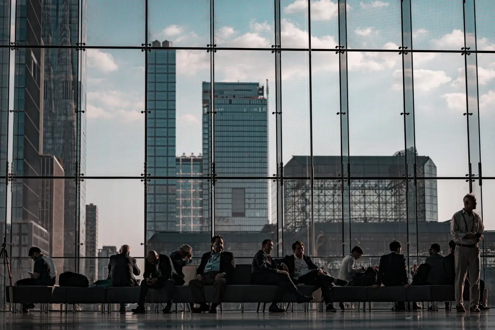 城市地标夜景工程照明方案设计：从建筑亮化到灯光层次营造