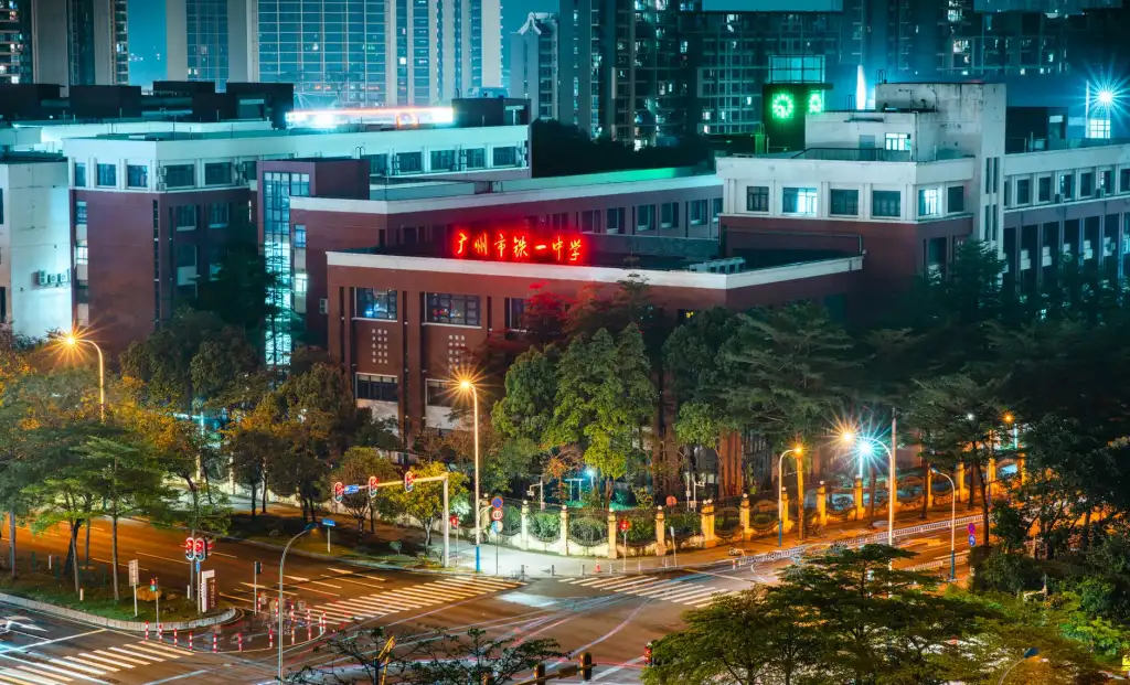 建筑亮化工程中LED洗墙灯与点光源的选型对比分析