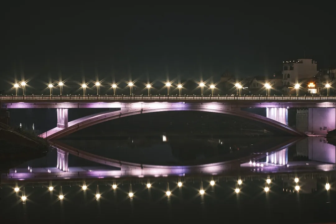 LED洗墙灯与点光源选型对比：建筑夜景工程的关键技术要点