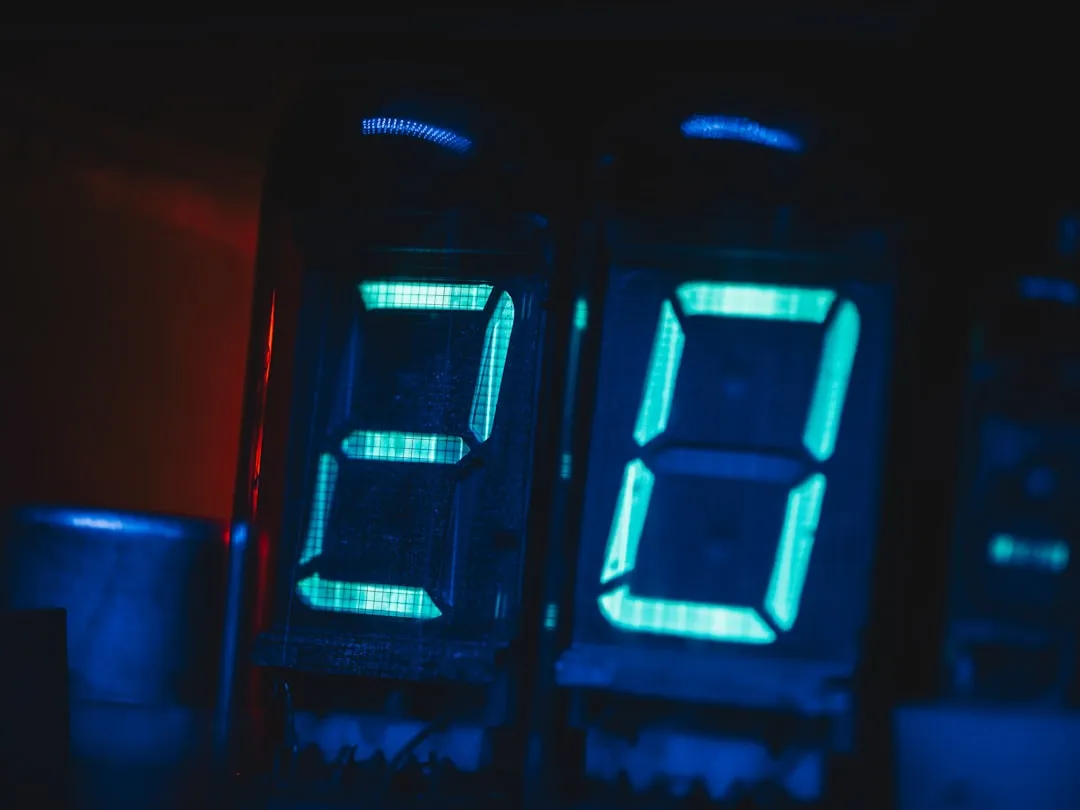 建筑亮化工程中LED洗墙灯与点光源的选型对比与搭配策略