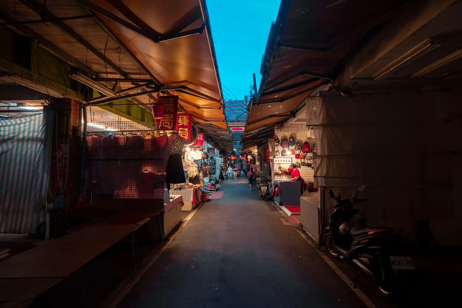 建筑亮化工程中LED洗墙灯与点光源的选型与配置要点